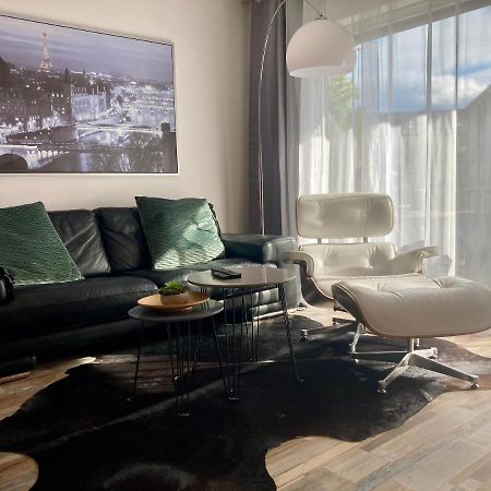 Living At Saarpartments -Adultsonly- 2 Bedrooms, Kitchen - Business & Holiday Apartments For Long- And Short Term Stay, 3 Min To Train Station, Secure E-Bike Parking! 萨尔布吕肯 外观 照片