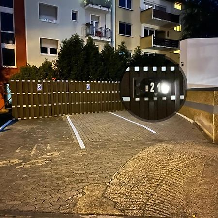 Living At Saarpartments -Adultsonly- 2 Bedrooms, Kitchen - Business & Holiday Apartments For Long- And Short Term Stay, 3 Min To Train Station, Secure E-Bike Parking! 萨尔布吕肯 外观 照片